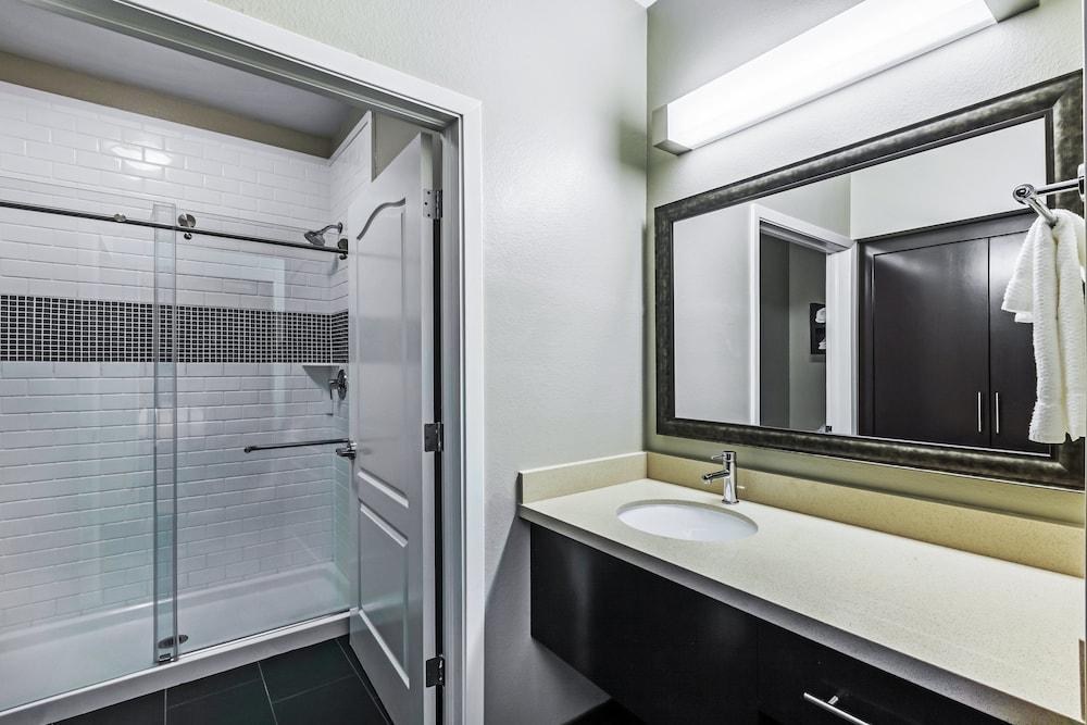 Staybridge Suites Fort Worth Fossil Creek photo 3