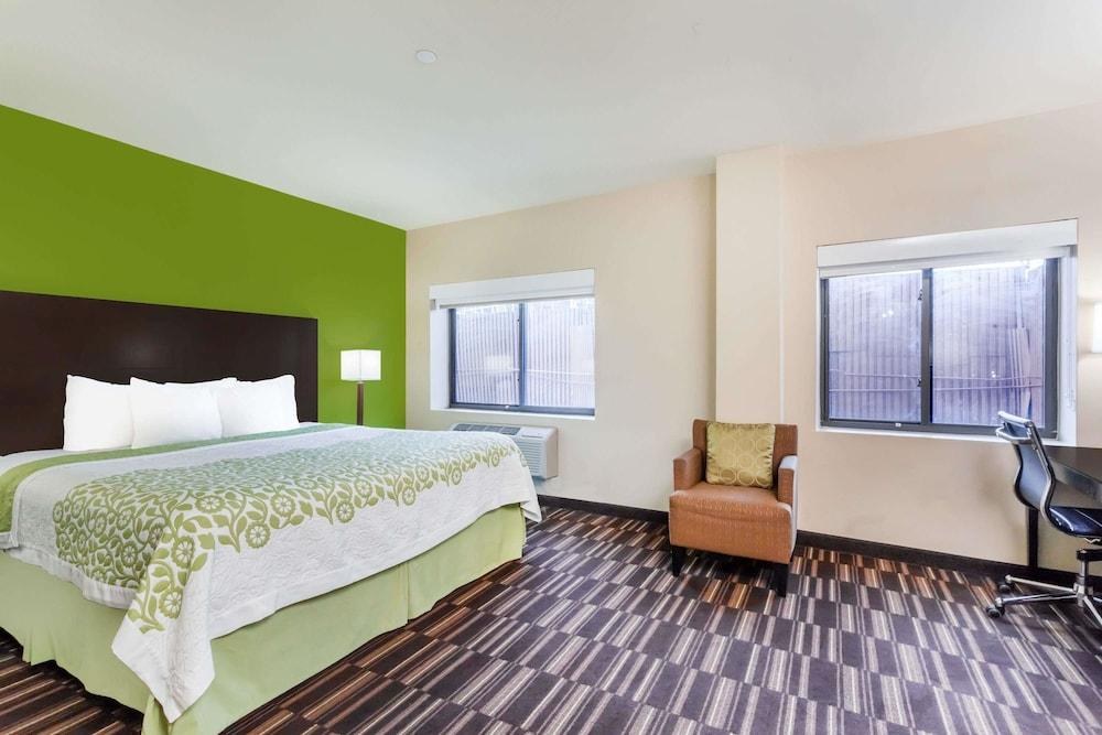 Days Inn & Suites by Wyndham Jamaica JFK Airport photo 1