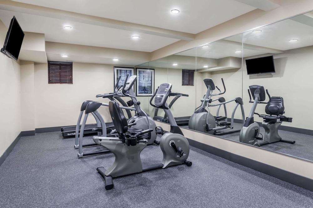 Days Inn & Suites by Wyndham Jamaica JFK Airport photo 2