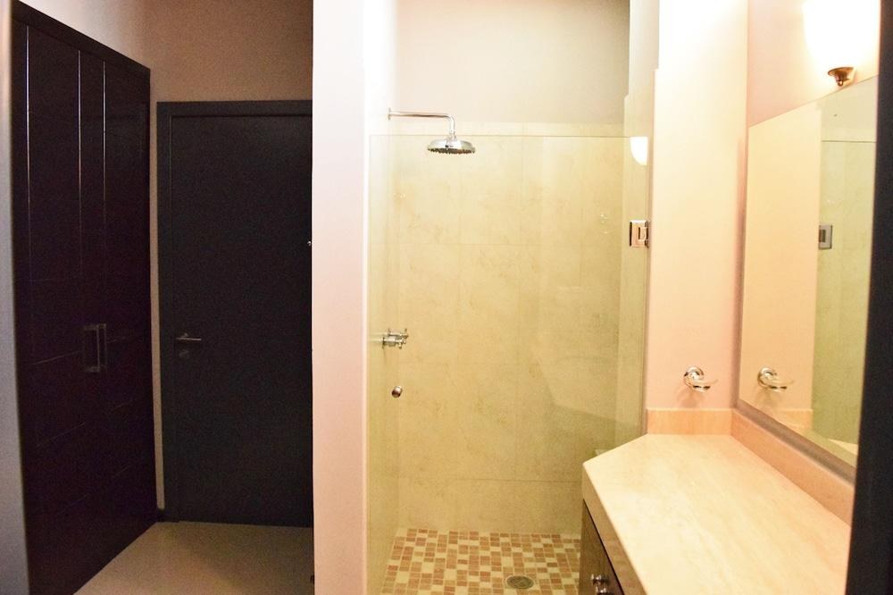 Marina Suites photo 3