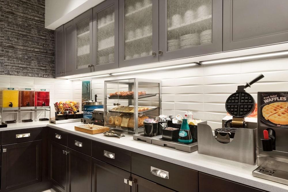 Homewood Suites by Hilton Milwaukee Downtown photo 3