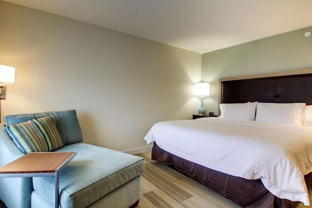 Hampton Inn & Suites Milwaukee West photo 1