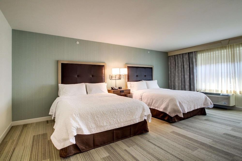 Hampton Inn & Suites Milwaukee West photo 2