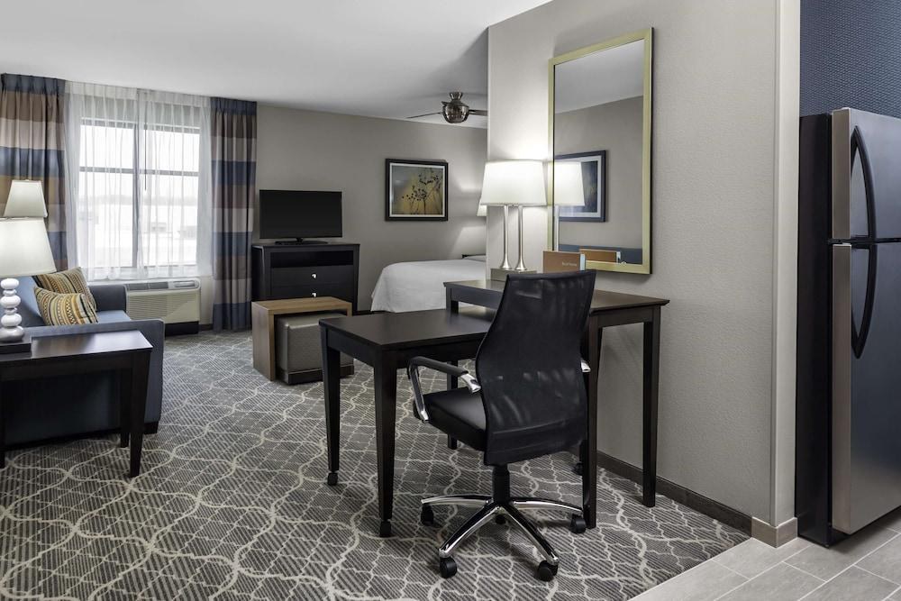Homewood Suites by Hilton Wauwatosa Milwaukee photo 1