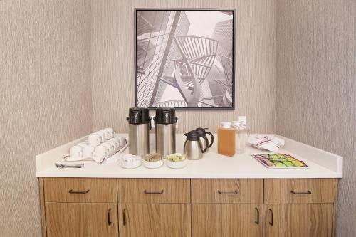 Holiday Inn Hotel & Suites - Calgary Airport North, an IHG Hotel photo 3
