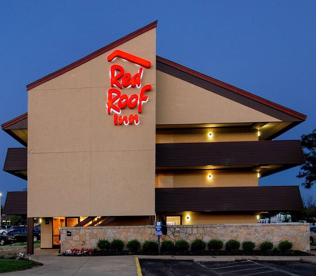 Red Roof Inn Toledo - University photo 1