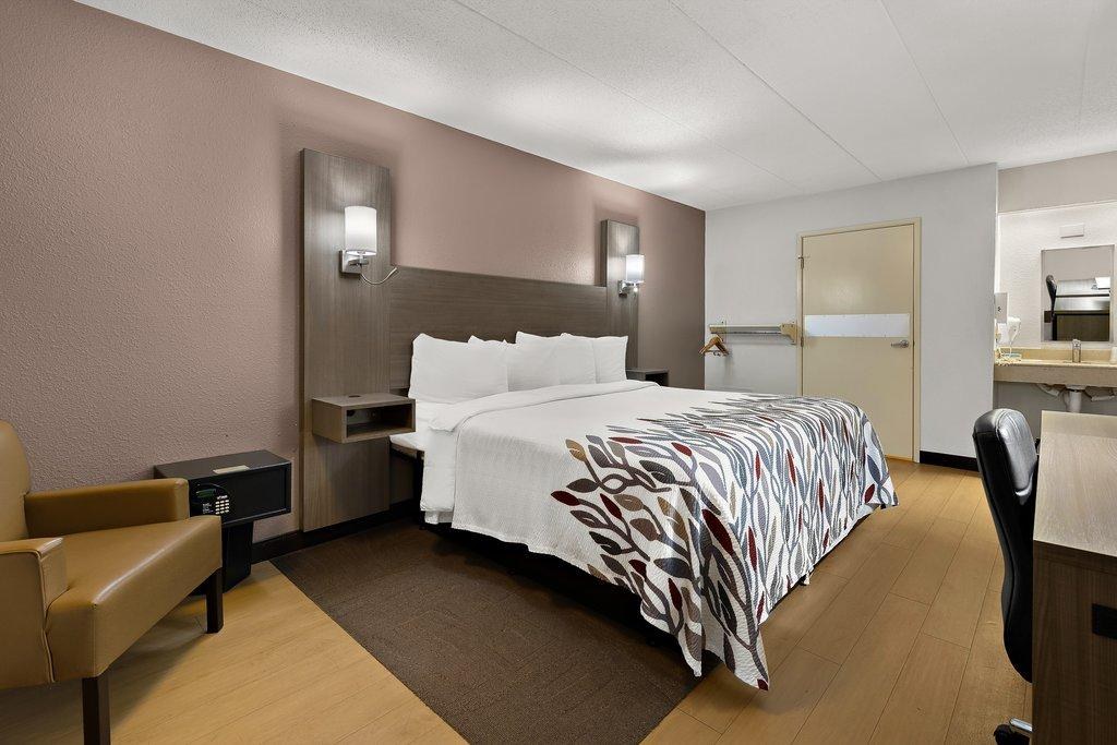 Red Roof Inn Cleveland - Westlake photo 1
