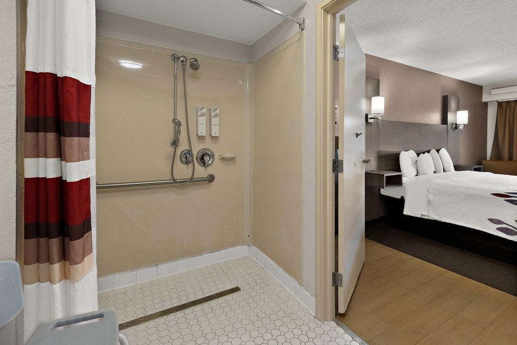 Red Roof Inn Cleveland - Westlake photo 4
