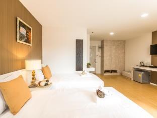 Baron Residence Bangkok photo 2