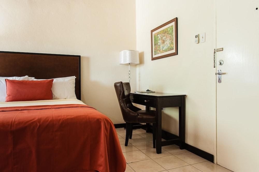 Shirley Retreat Hotel photo 2