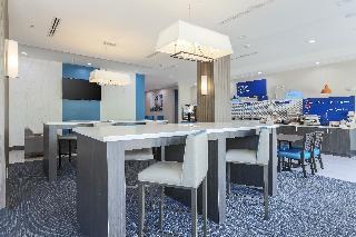 Holiday Inn Express & Suites Houston - Hobby Airport Area photo 4