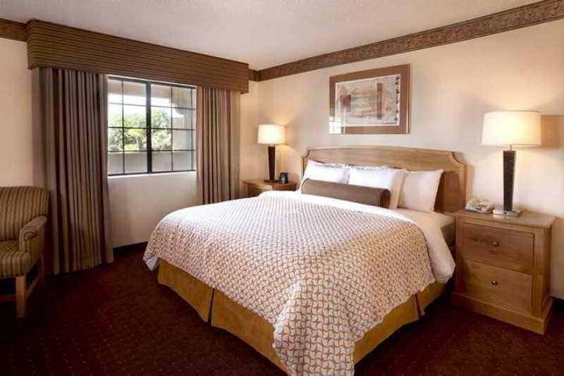 EMBASSY SUITES PHOENIX NORTH photo 2