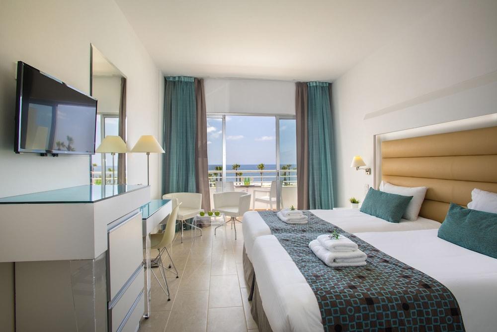 LEONARDO CYPRIA BAY photo 2
