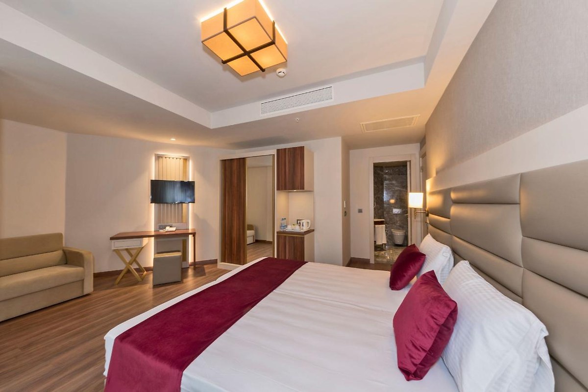 Golden Royal Hotel & Spa photo 2
