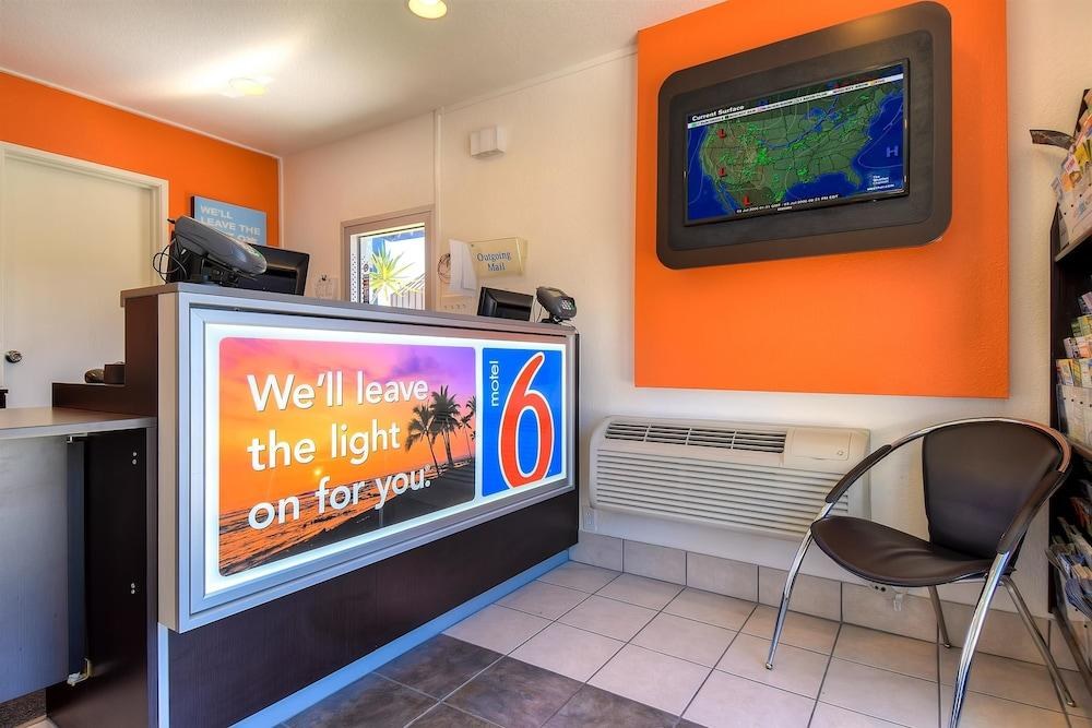 Motel 6 San Diego, CA - North photo 4