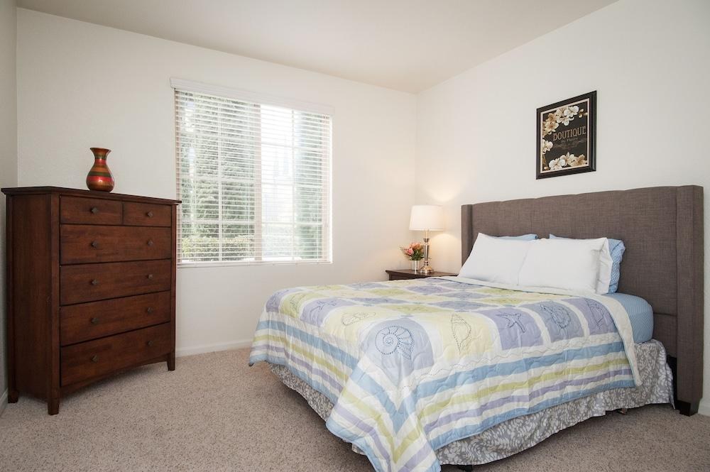 SUNSHINE SUITES AT HILLCREST photo 2