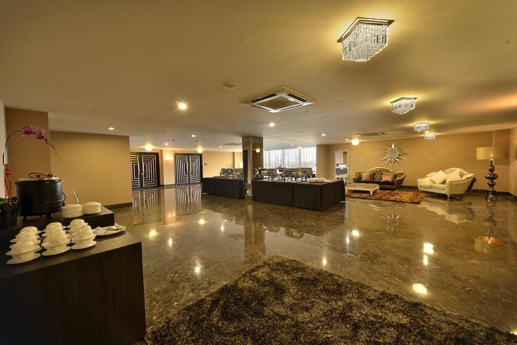AMAROOSSA COSMO KEMANG JAKARTA photo 3