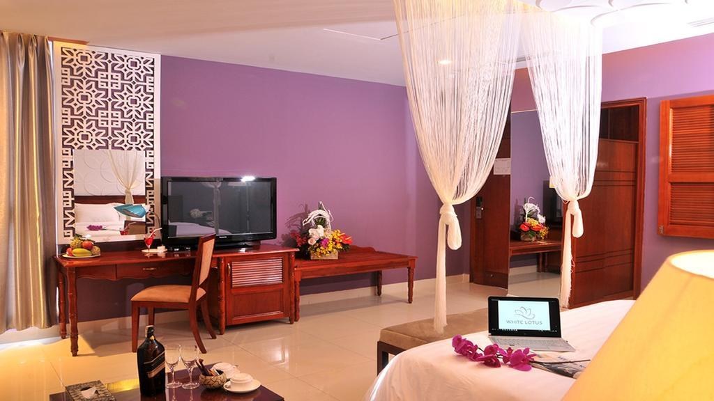 White Lotus Hotel photo 2