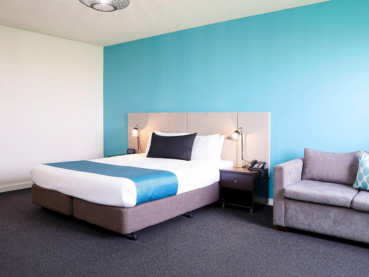 Mantra Melbourne Melton photo 2
