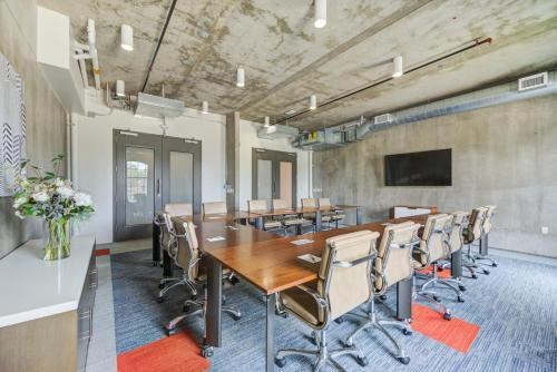 NYLO DALLAS PLANO HOTEL, TAPESTRY COLLECTION BY HILTON photo 2