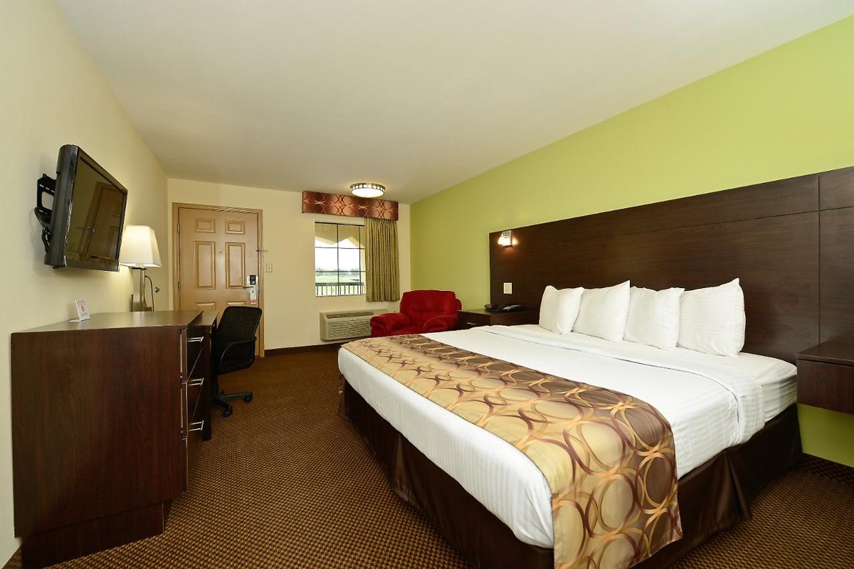 AMERICAS BEST VALUE INN AND SUITES LAKE CHARLES/I-210 EXIT 11