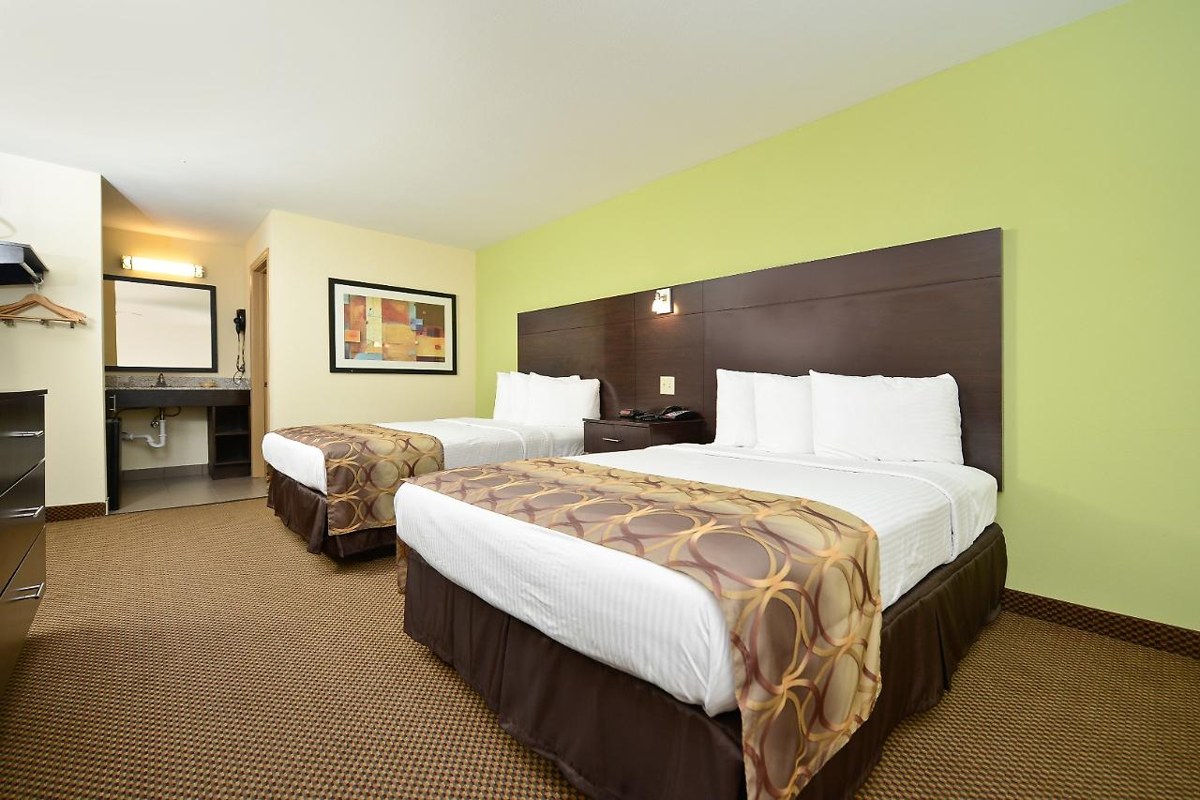 AMERICAS BEST VALUE INN AND SUITES LAKE CHARLES/I-210 EXIT 11 photo 1