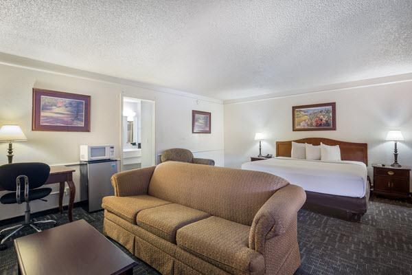 AMERICAS BEST VALUE INN DENVER photo 2