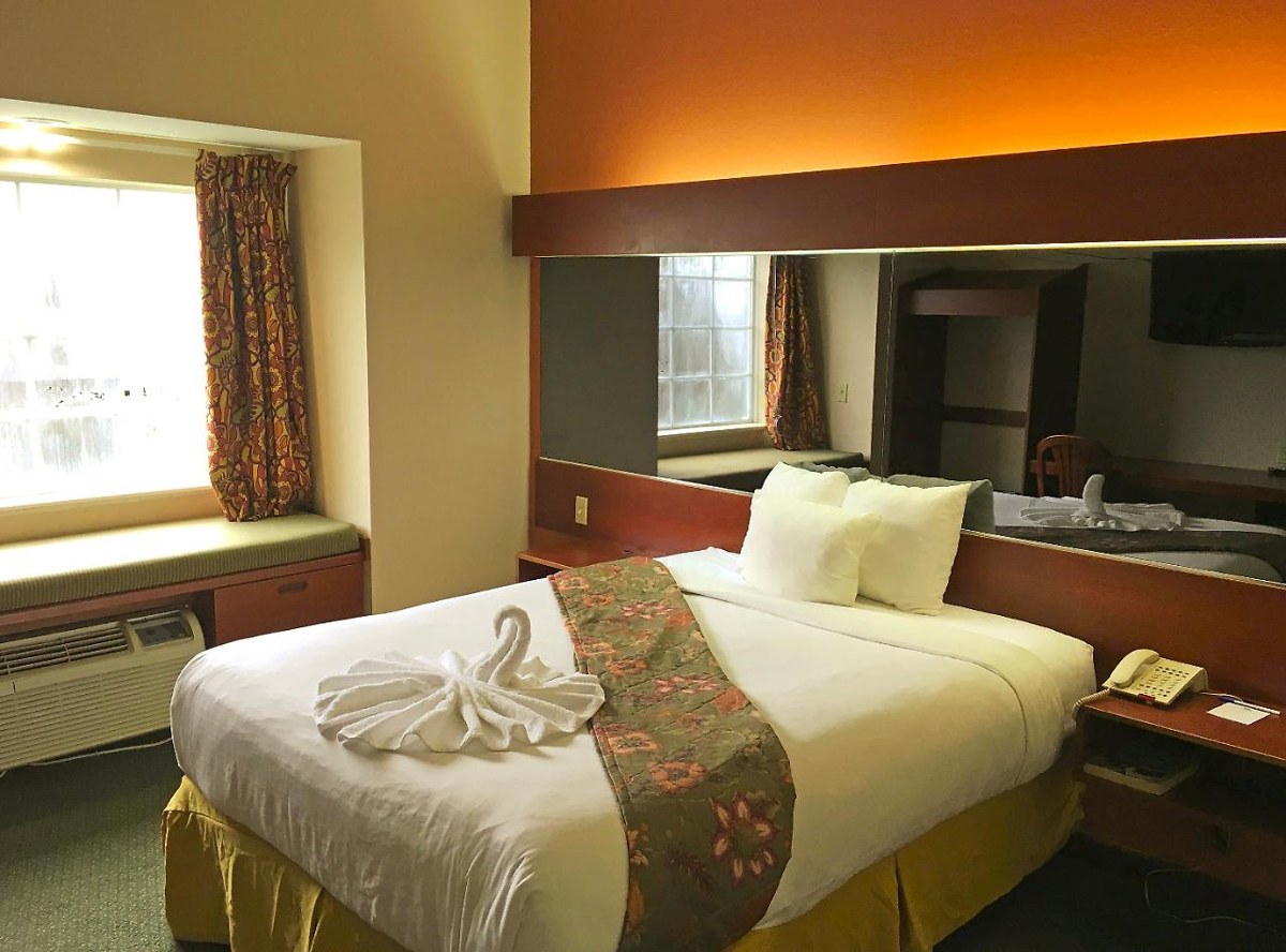 AMERICAS BEST VALUE INN AND SUITES LAKE CHARLES I210 EXIT 5 photo 2
