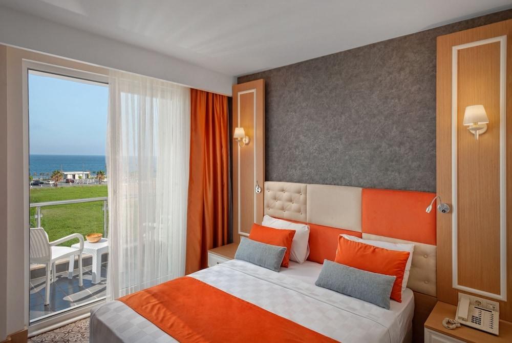 Golden Orange Hotel photo 2
