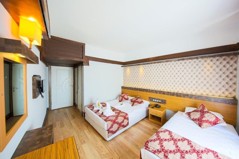 HOTEL MEVRE photo 1