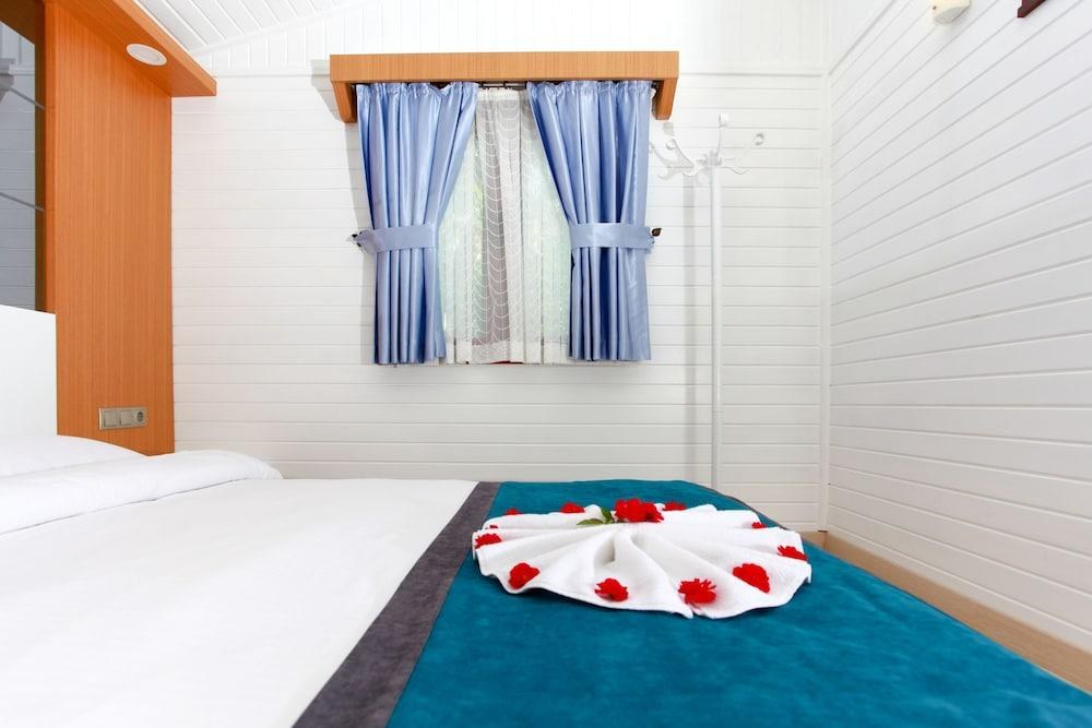 Azur Hotel photo 1