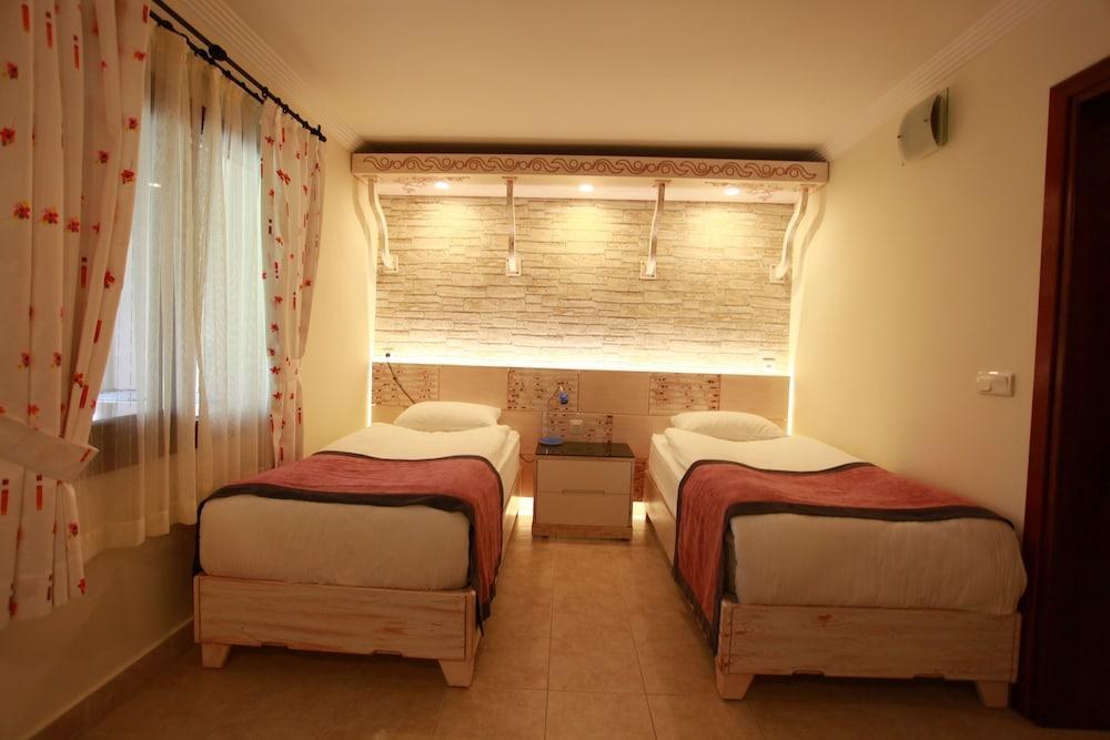 Azur Hotel photo 2