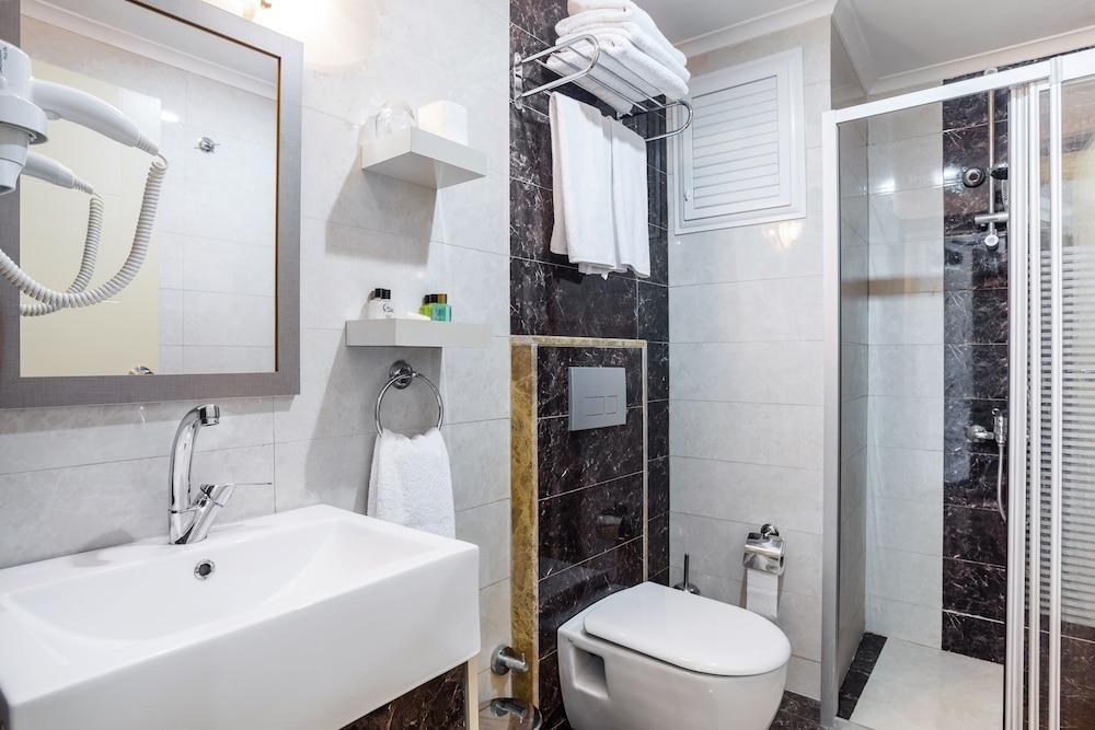 Ayhan Hotel photo 1