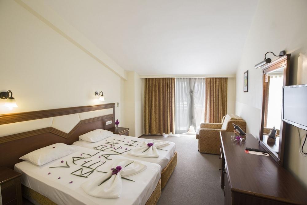 Valeri Beach Hotel photo 1