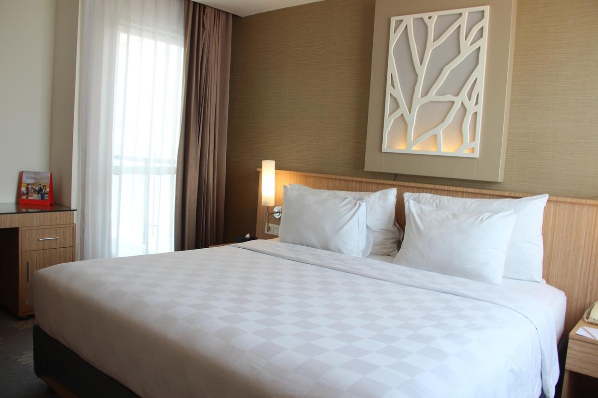 SWISS-BELINN MANYAR, SURABAYA photo 3