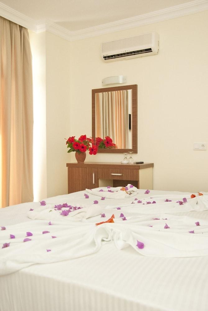 Dynasty Hotel photo 1
