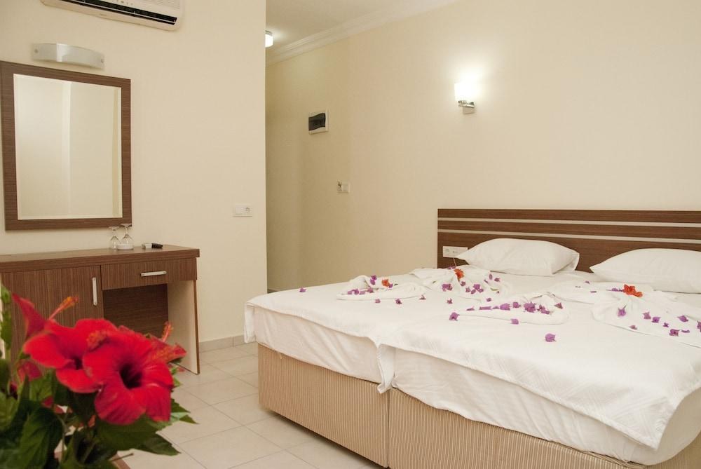 Dynasty Hotel photo 2