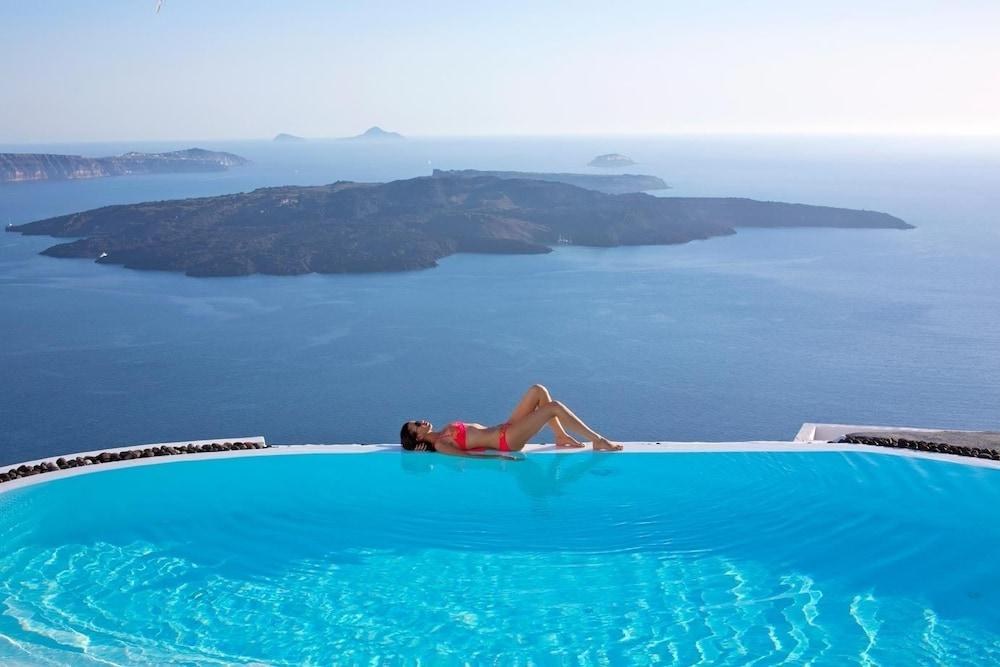 Hotels in Santorini