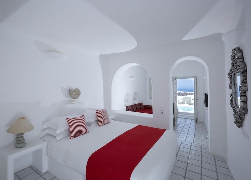 White Santorini photo 2