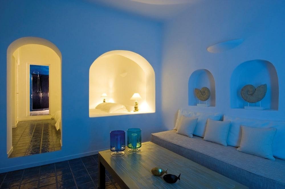 White Santorini photo 4