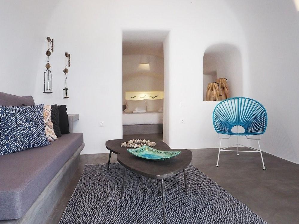 Danae Suites Santorini photo 4