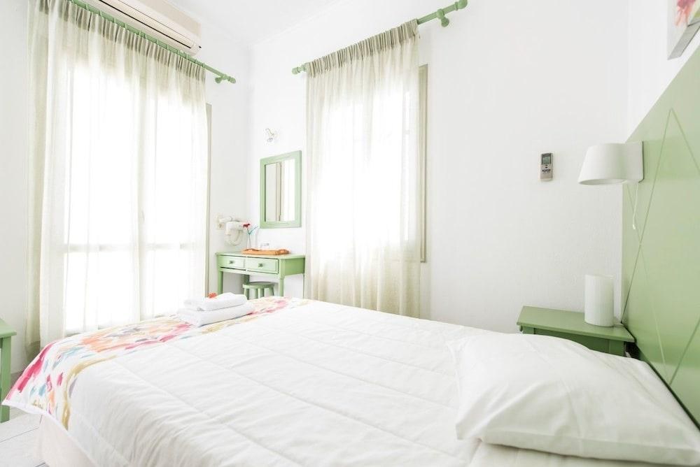 Nissos Thira Hotel photo 1