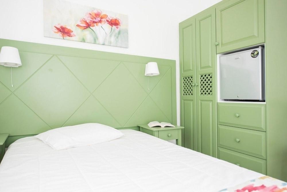 Nissos Thira Hotel photo 2