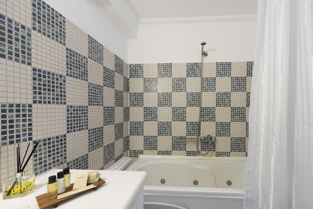 Kastro Suites photo 3