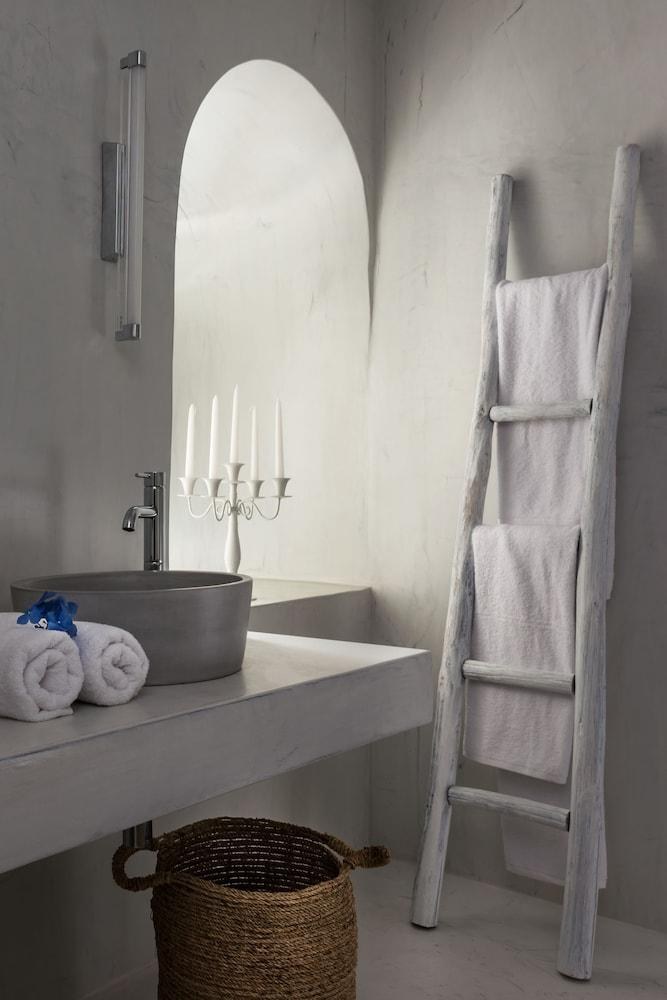 Mythical Blue Luxury Suites photo 2