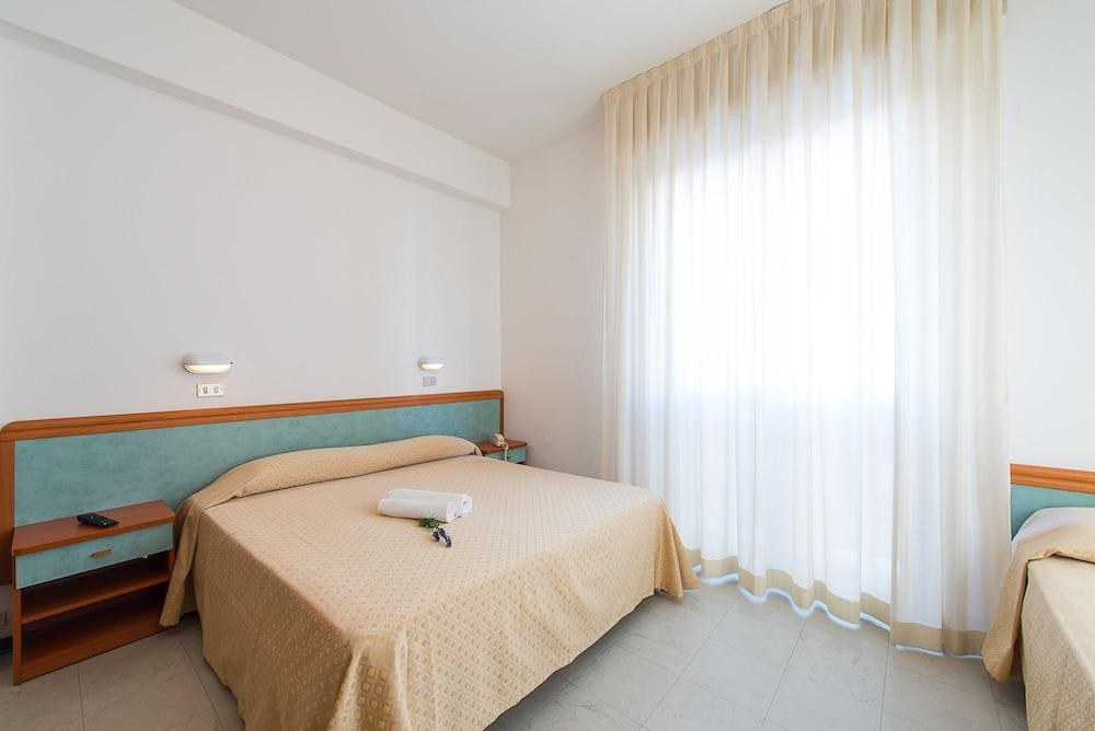 HOTEL SIRENA photo 2