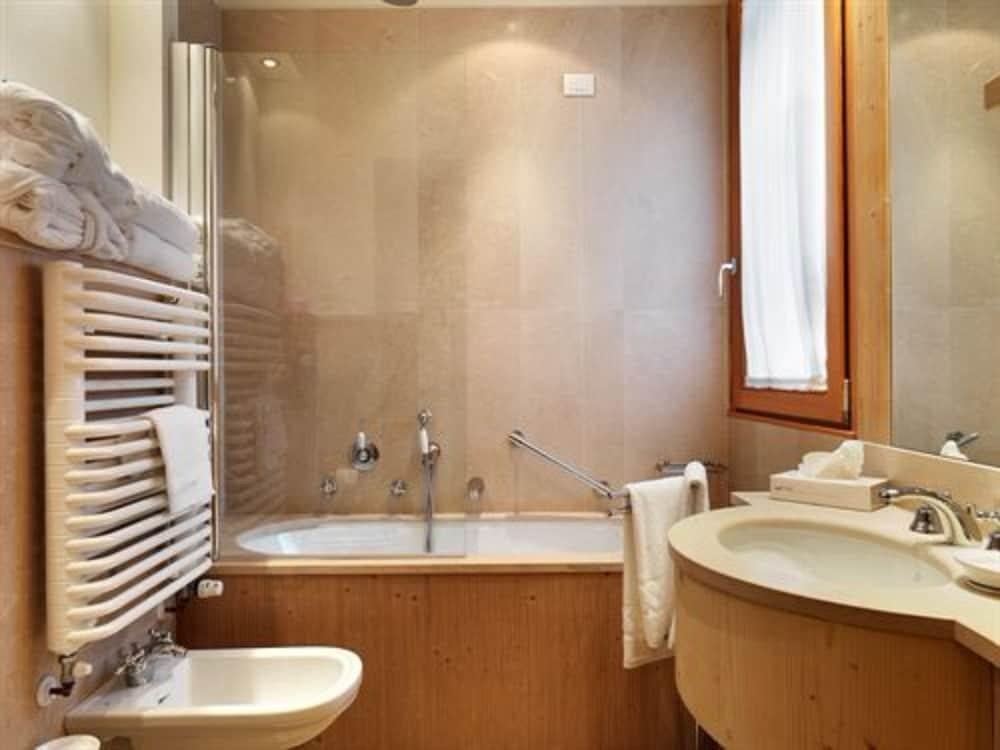 Radisson Residences Savoia Palace Cortina d'Ampezzo photo 3