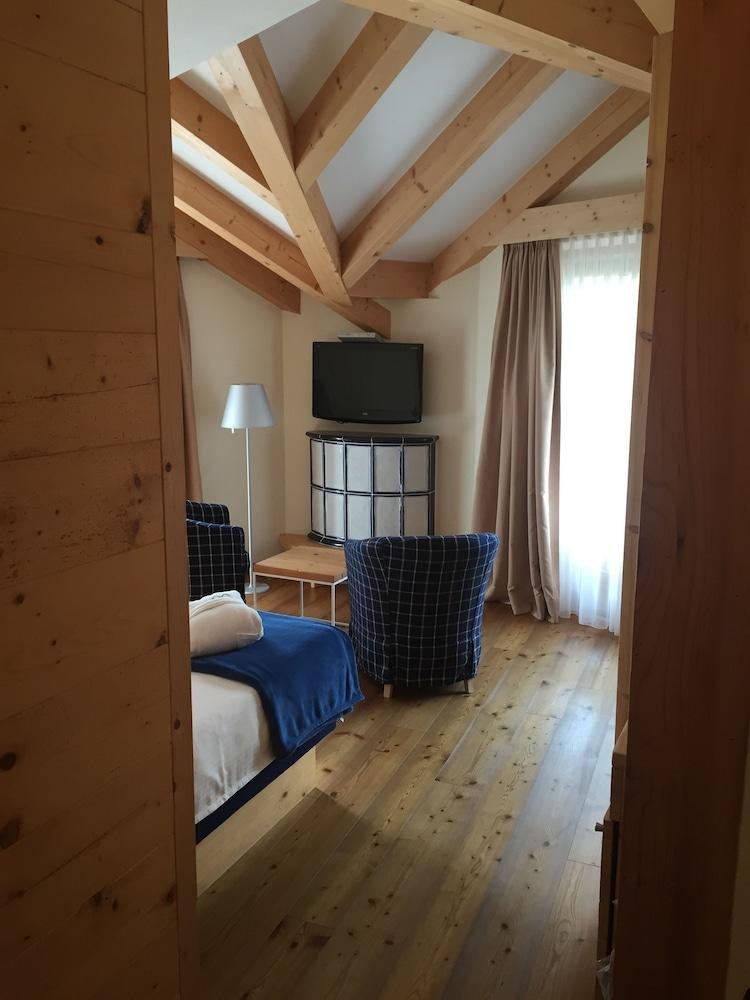 HOTEL MARIBEL photo 2