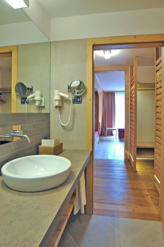 HOTEL MARIBEL photo 3