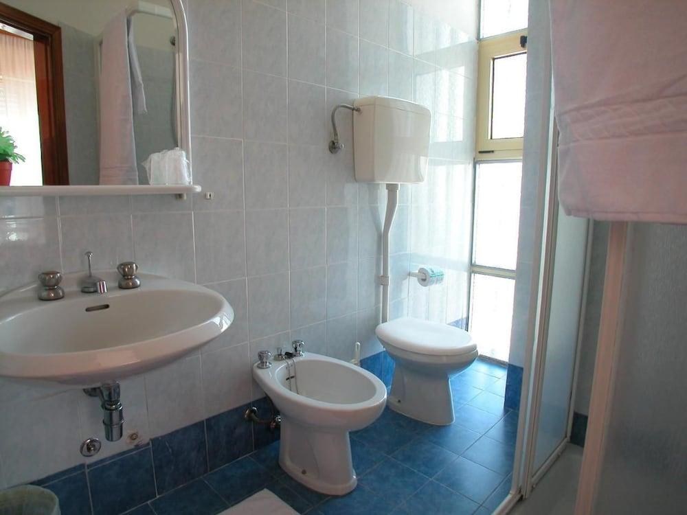 HOTEL MERKURY photo 1